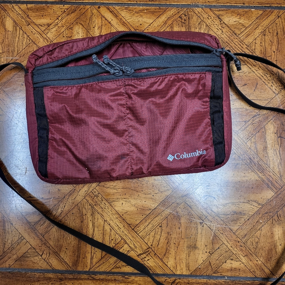 Columbia Maroon crossbody purse